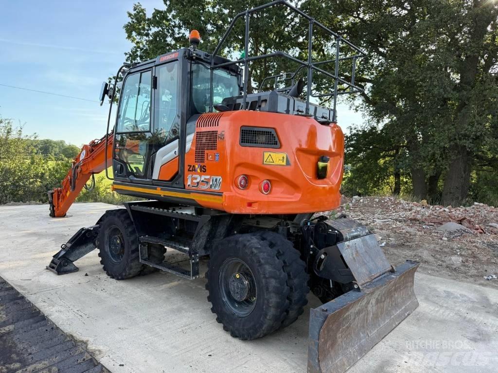 Hitachi ZX 135 W-7 轮式挖掘机