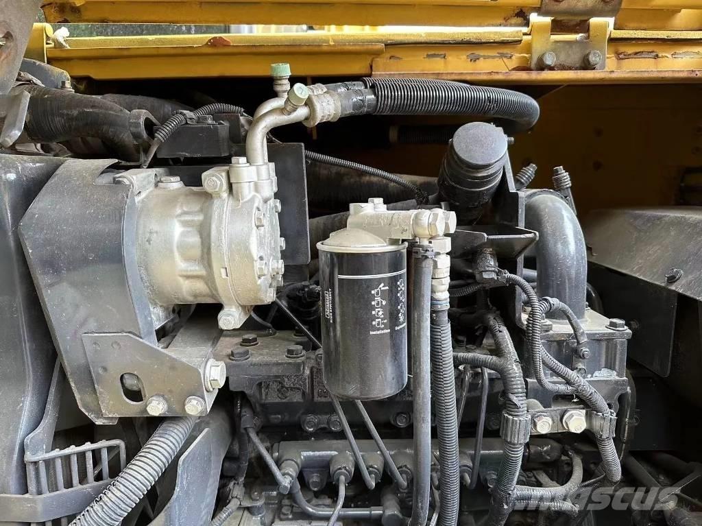Komatsu PC70-8 中型挖掘机