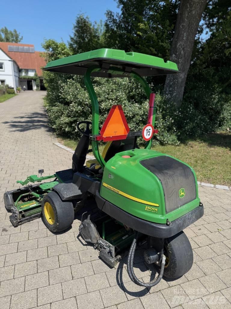 John Deere 2500 E 果岭剪草机