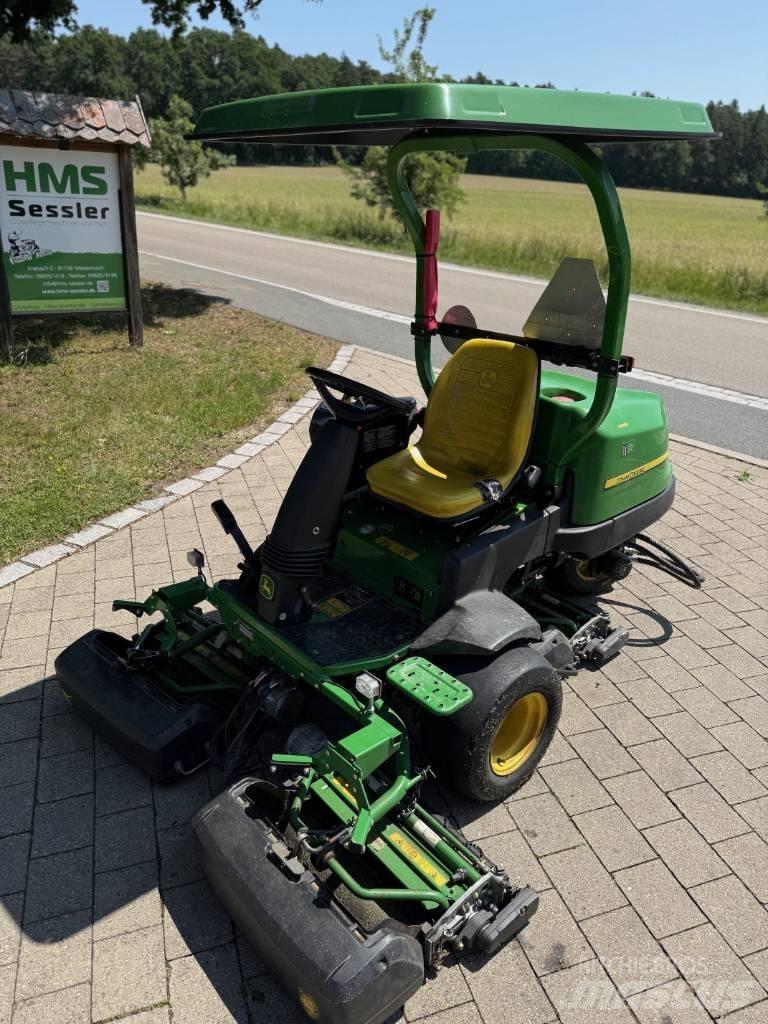 John Deere 2500 E 果岭剪草机