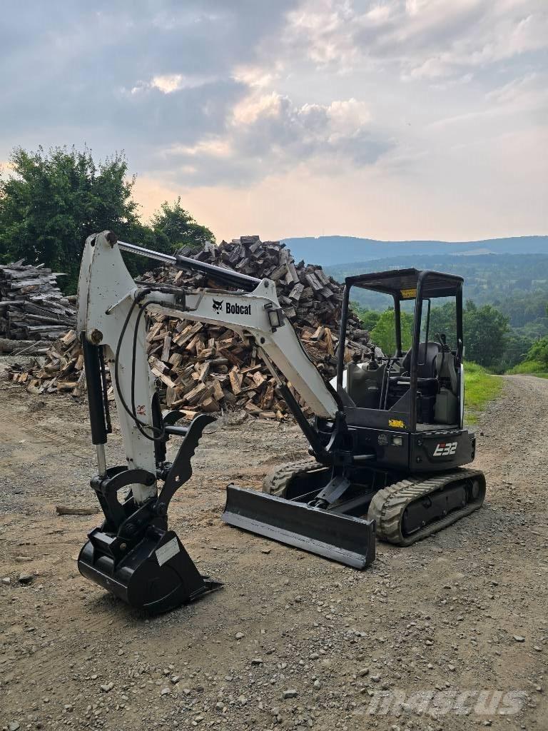Bobcat E 32 小型挖掘机