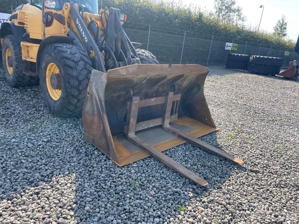 Volvo BM L45 轮式装载机