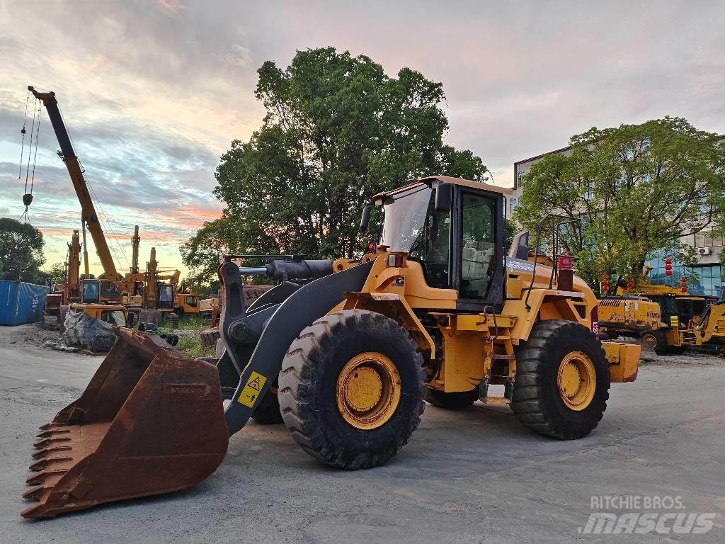 Volvo L 120 轮式装载机