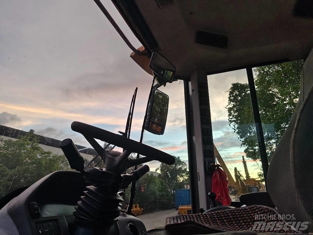 Volvo L 120 轮式装载机