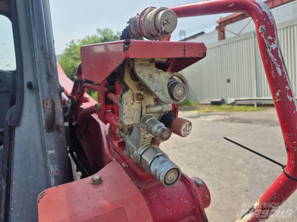 Takeuchi TL12 滑移装载机