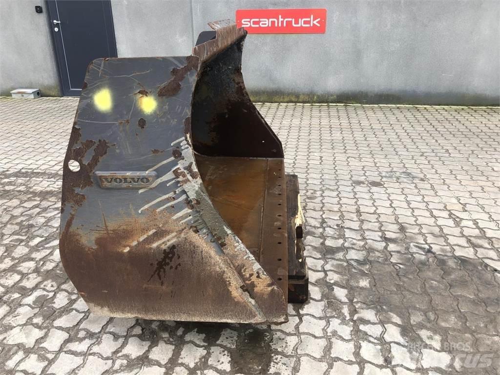  Øvrige Læsseskovl 挖斗