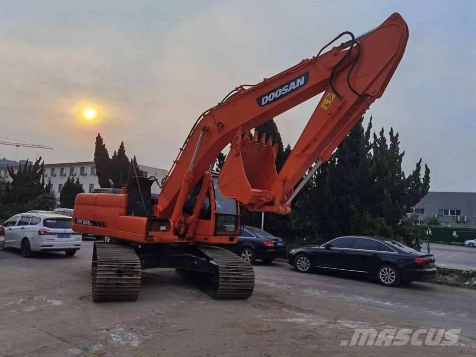 Doosan dx225 履带挖掘机