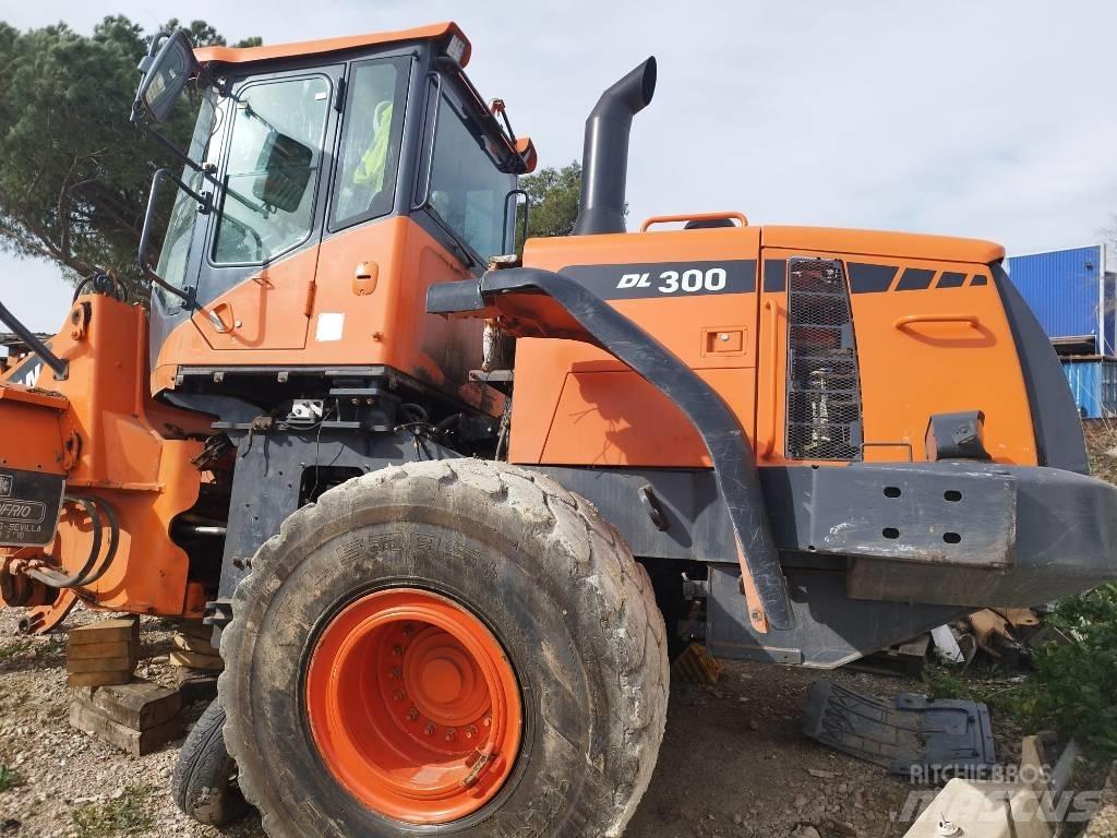 Doosan DL 300-3 轮式装载机