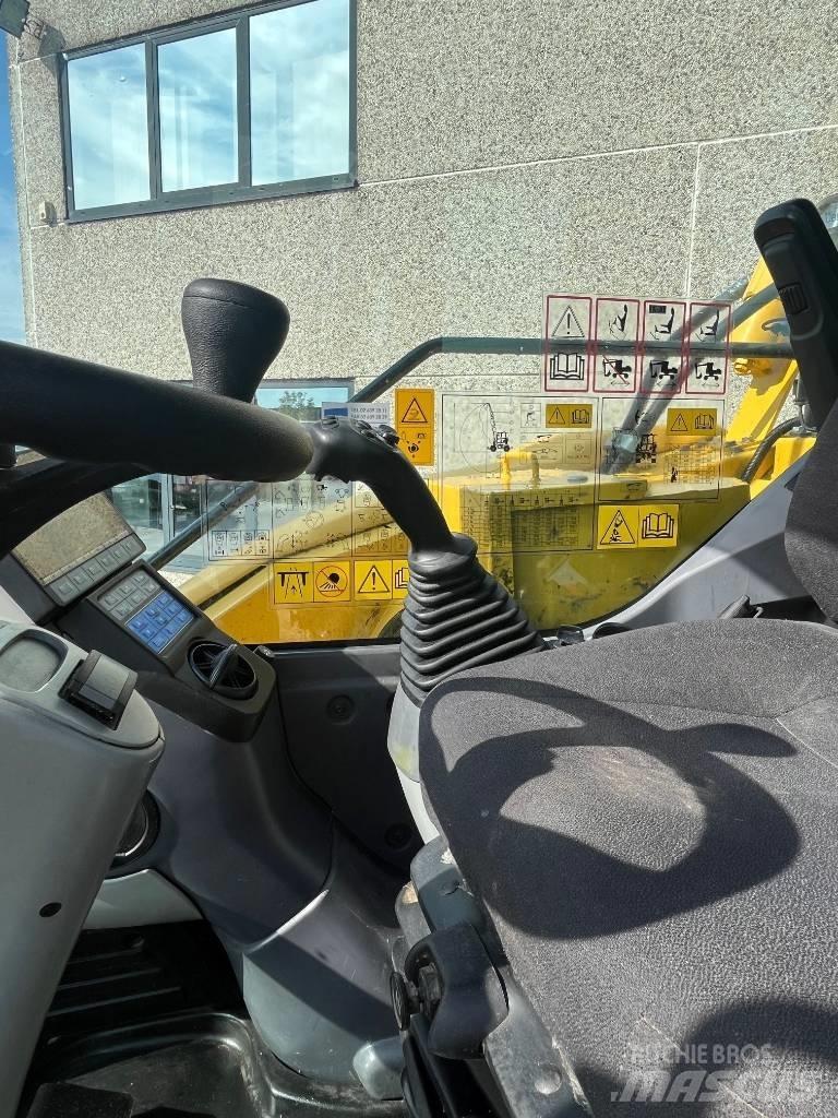 Komatsu PW98MR-10 轮式挖掘机