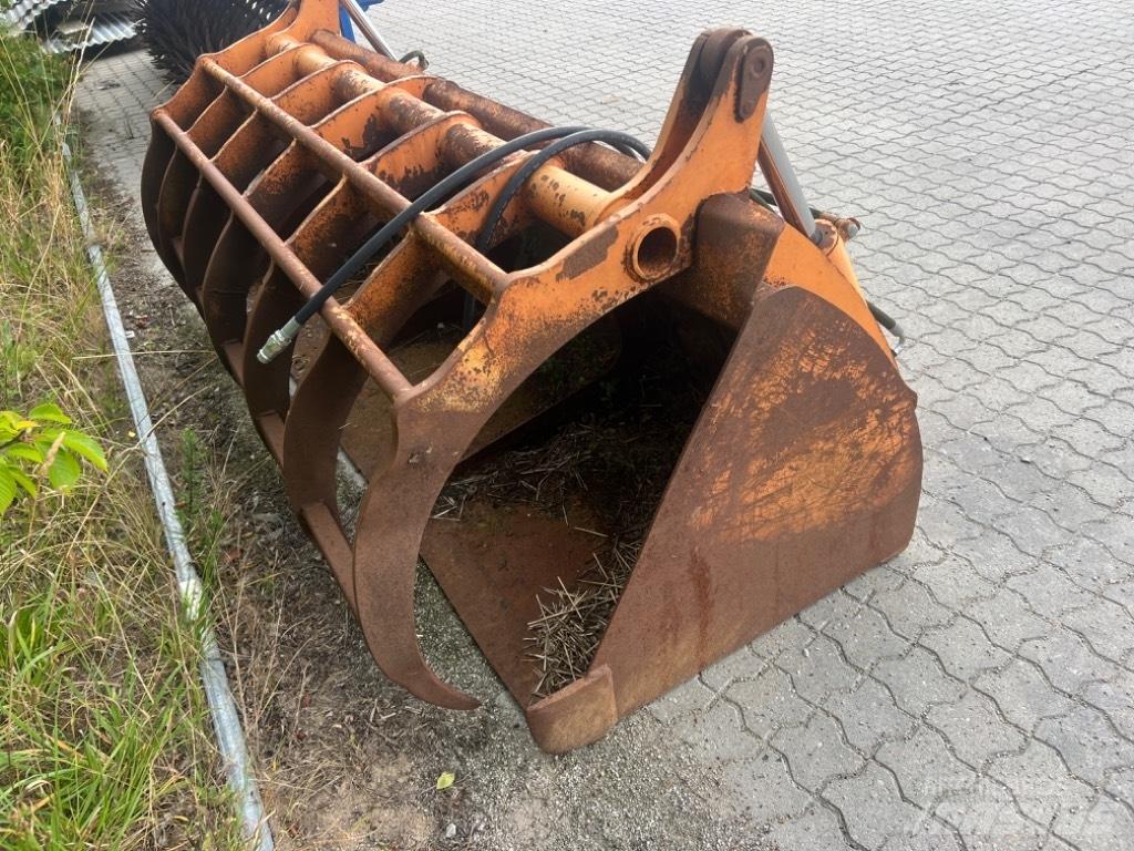 Skovl  med overfald 前装载配件