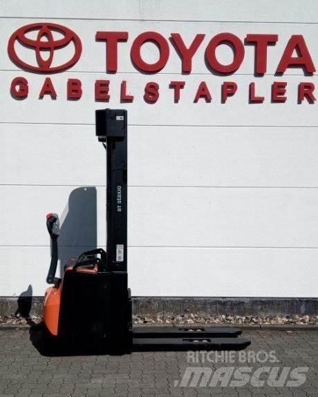 Toyota BT SWE145L 手推堆垛车