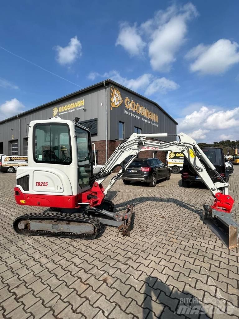 Takeuchi TB 225 小型挖掘机