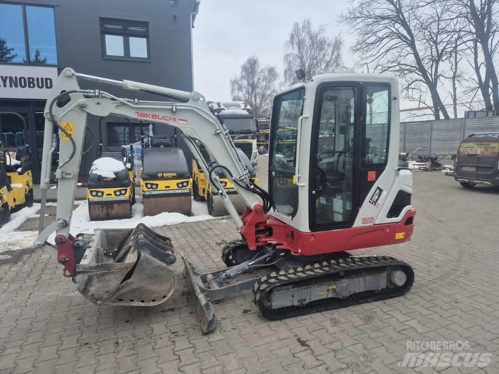 Takeuchi TB 225 小型挖掘机