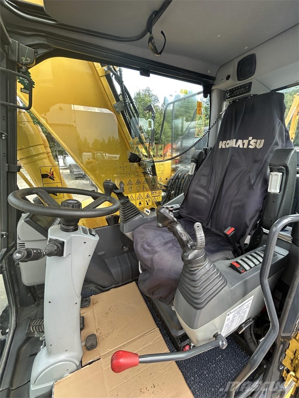 Komatsu PW 180-11 轮式挖掘机