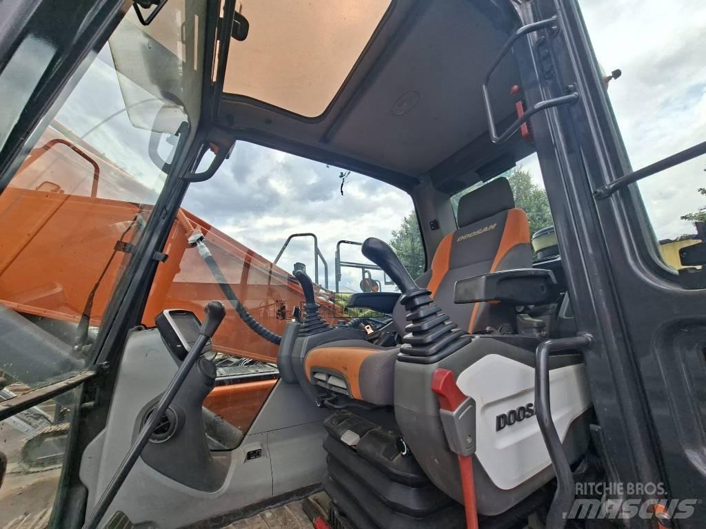 Doosan DX225LC-5 履带挖掘机