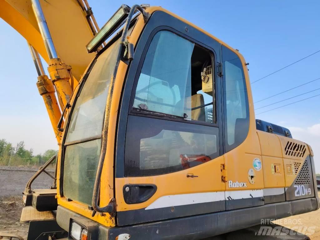 Hyundai R210W-9 轮式挖掘机