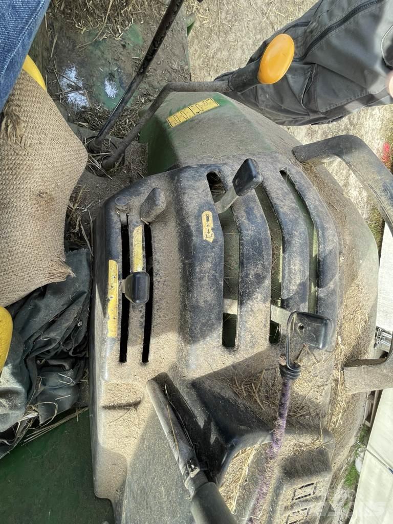 John Deere 5215 拖拉机/农用车