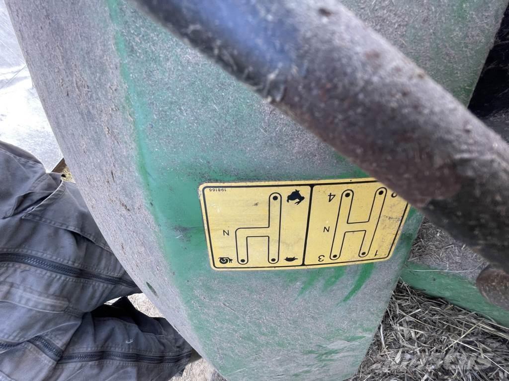 John Deere 5215 拖拉机/农用车