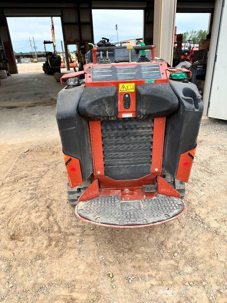 Ditch Witch sk 1050 滑移装载机