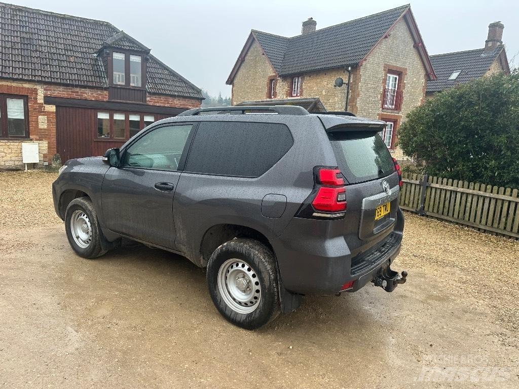 Toyota Landcruiser 皮卡车