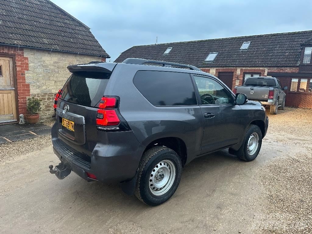 Toyota Landcruiser 皮卡车