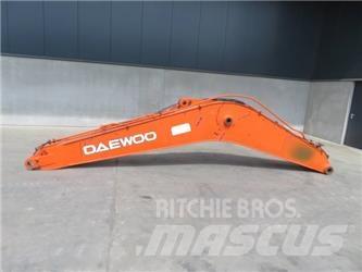 Daewoo DX 225 LC 底盘和悬架