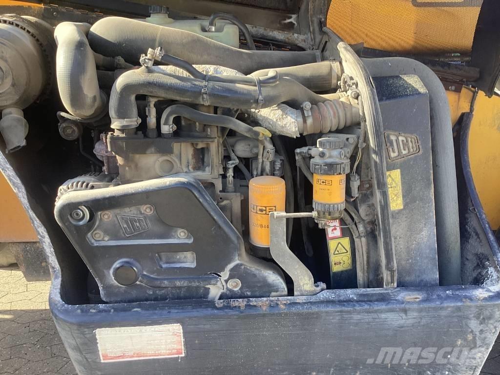 JCB 540-140 伸缩臂叉装车|叉装车