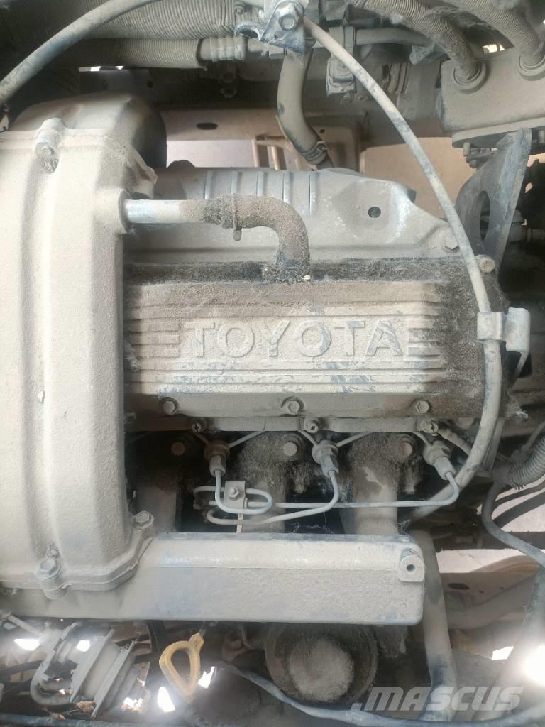 Toyota Coaster Bus 迷你巴士