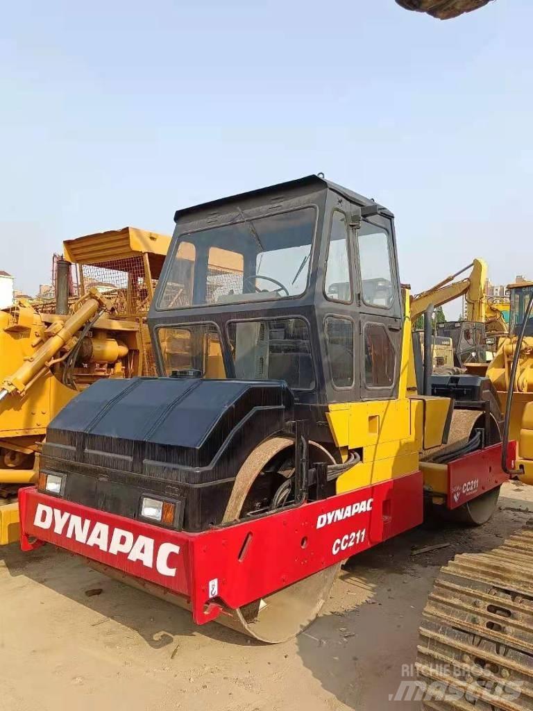 Dynapac CC 211 双轮压路机