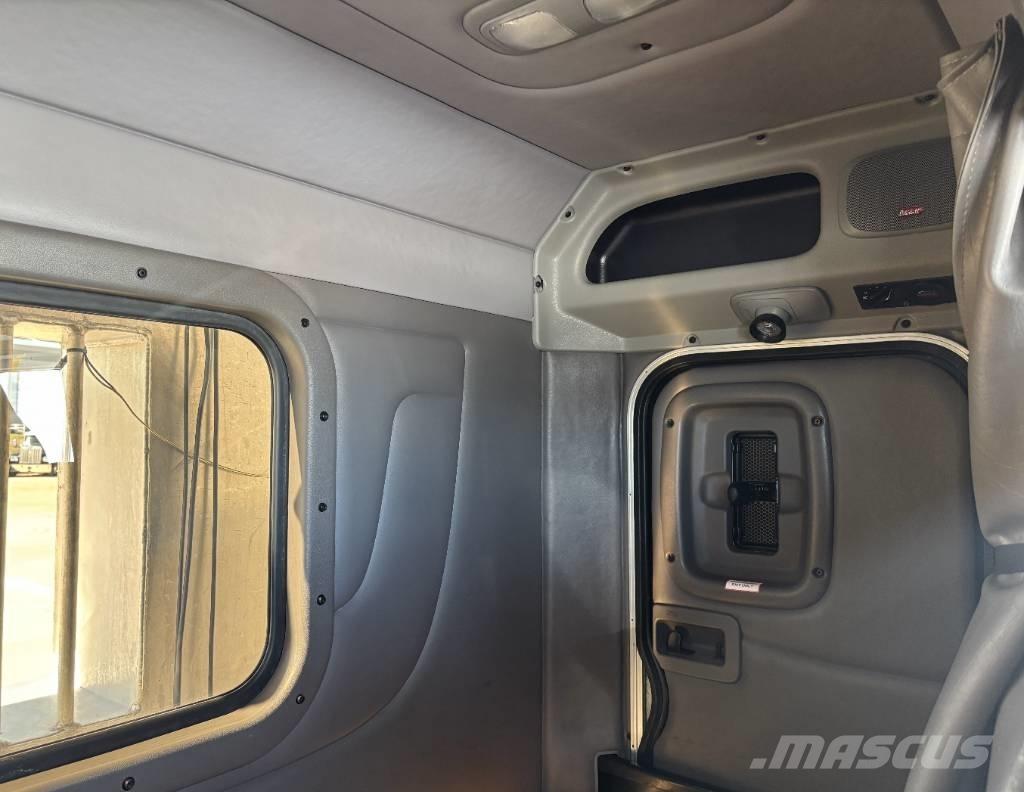 Peterbilt 389 牵引车