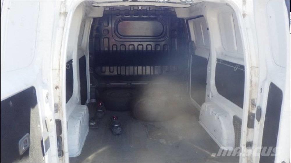 Nissan NV 200 大型面包车