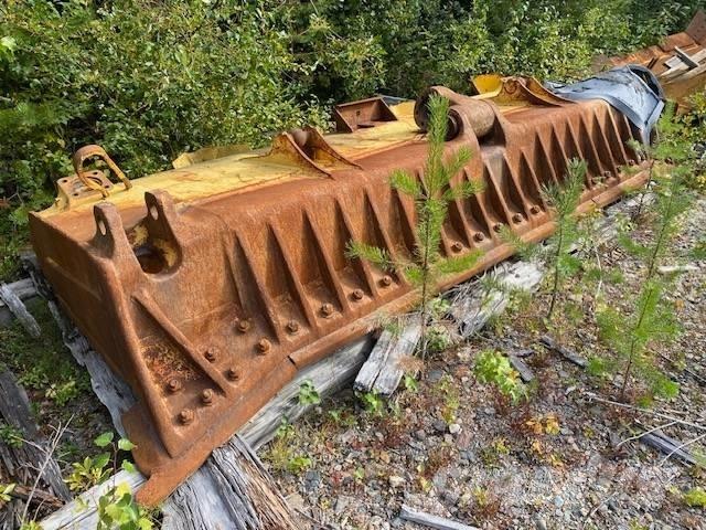 Komatsu D 155 AX 推铲