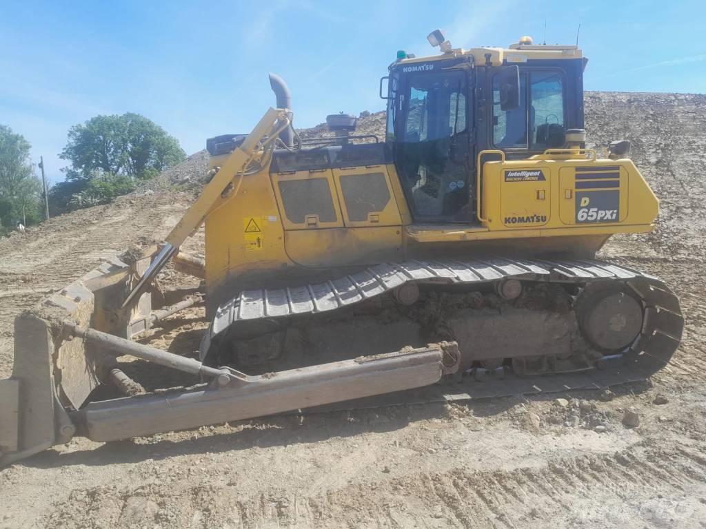 Komatsu D65PXi-18 履带式推土机