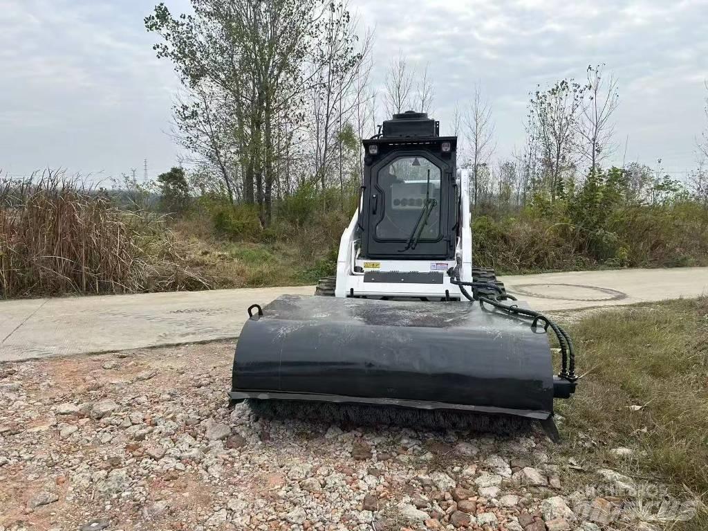 Bobcat S 130 滑移装载机