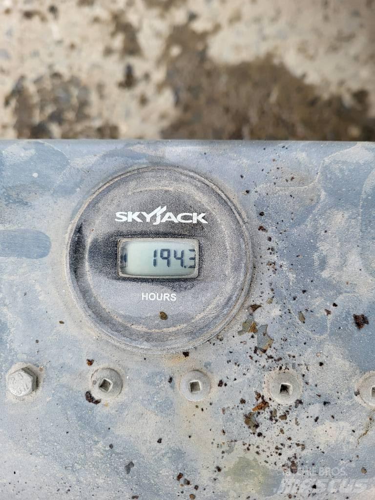 SkyJack 32/19 剪叉式升降机