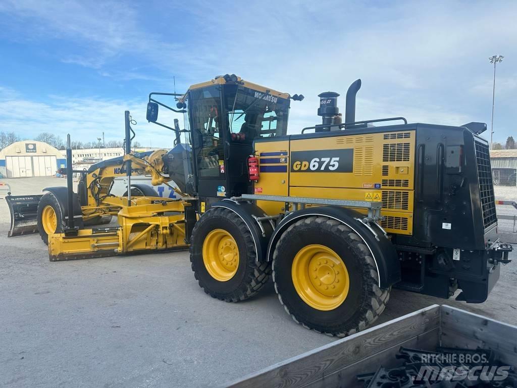 Komatsu GD675-7E0 平地机/推土机