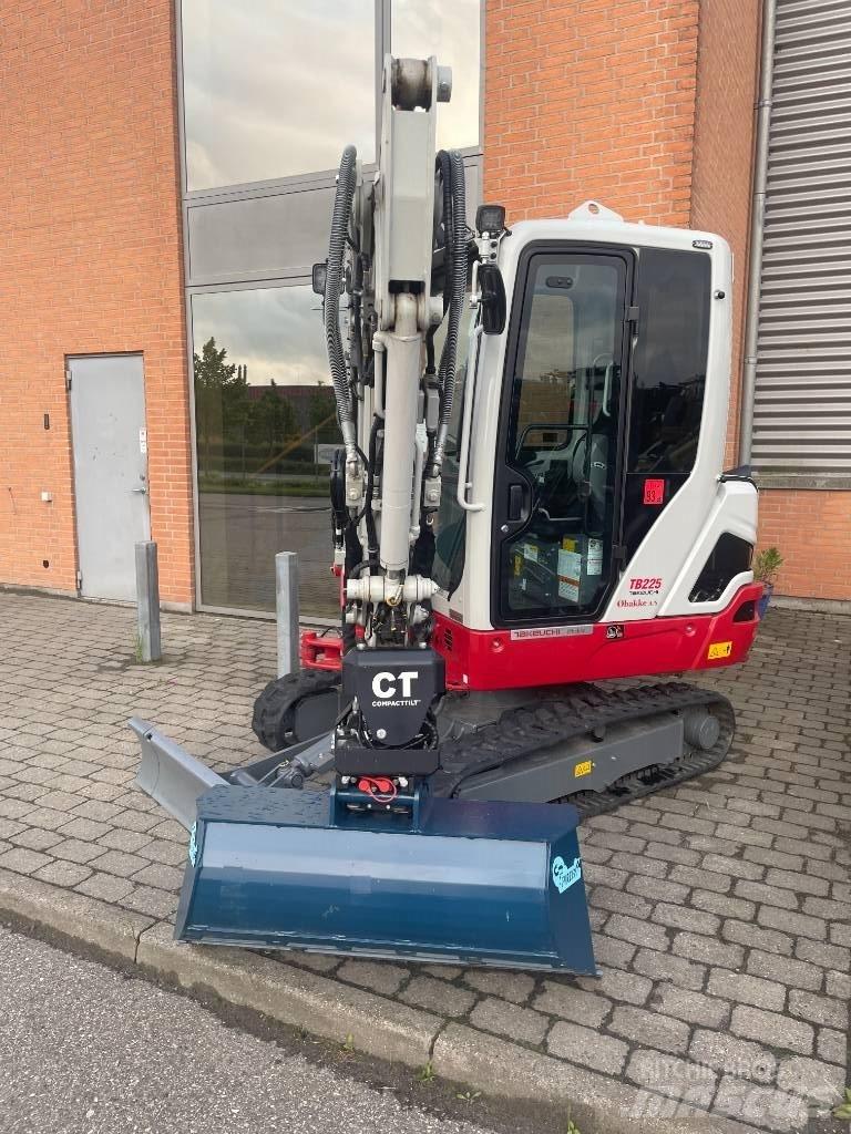 Takeuchi TB 225 小型挖掘机