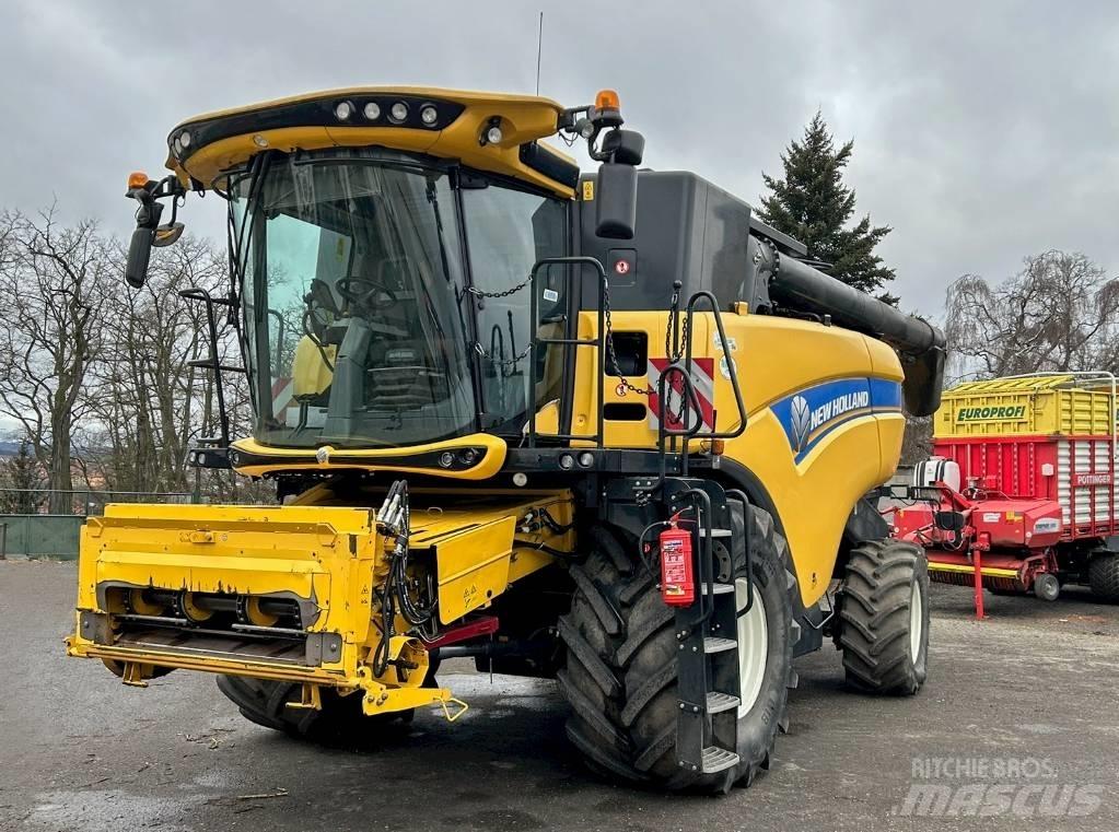 New Holland CX 880 联合收割机