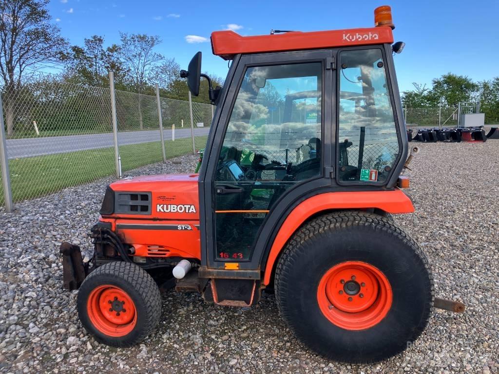 Kubota ST 30 小型拖拉机