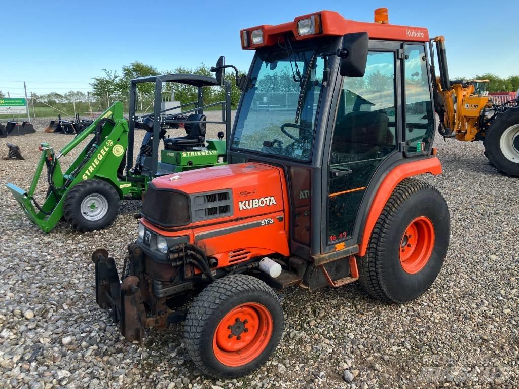 Kubota ST 30 小型拖拉机