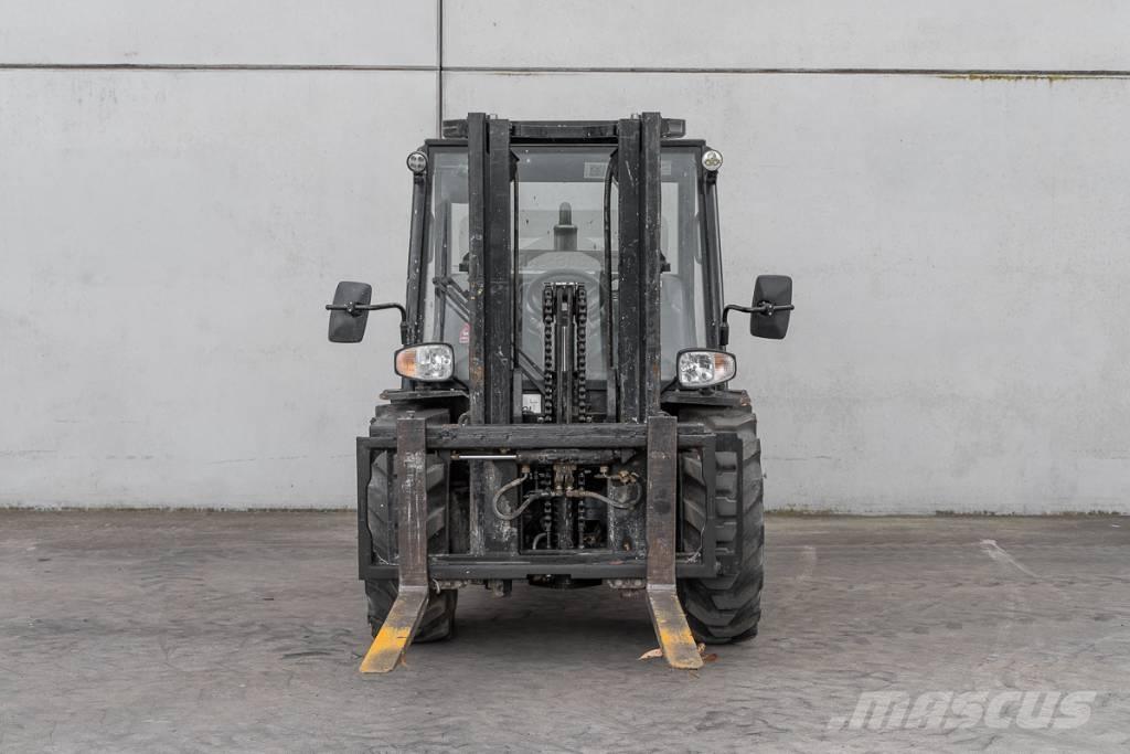 Manitou MC 30-4 柴油叉车