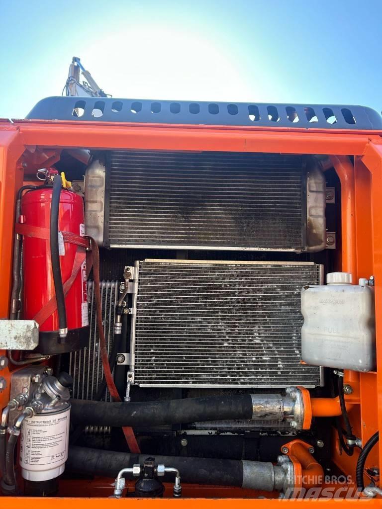 Doosan DX 210 W 轮式挖掘机