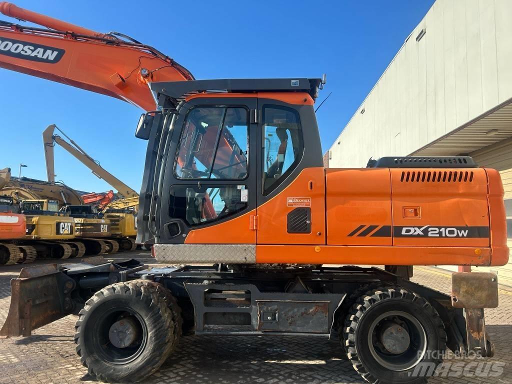 Doosan DX 210 W 轮式挖掘机