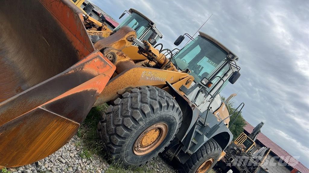 Liebherr L 580 吊杆和铲斗