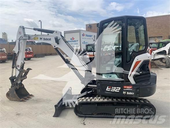 Bobcat E32i 小型挖掘机