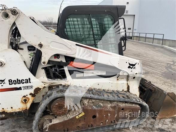 Bobcat T590 滑移装载机