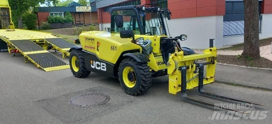JCB 525-60 伸缩臂叉装车|叉装车