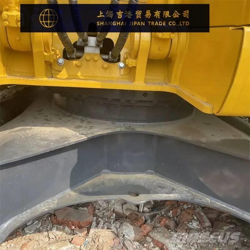 Komatsu PC 138 US 中型挖掘机