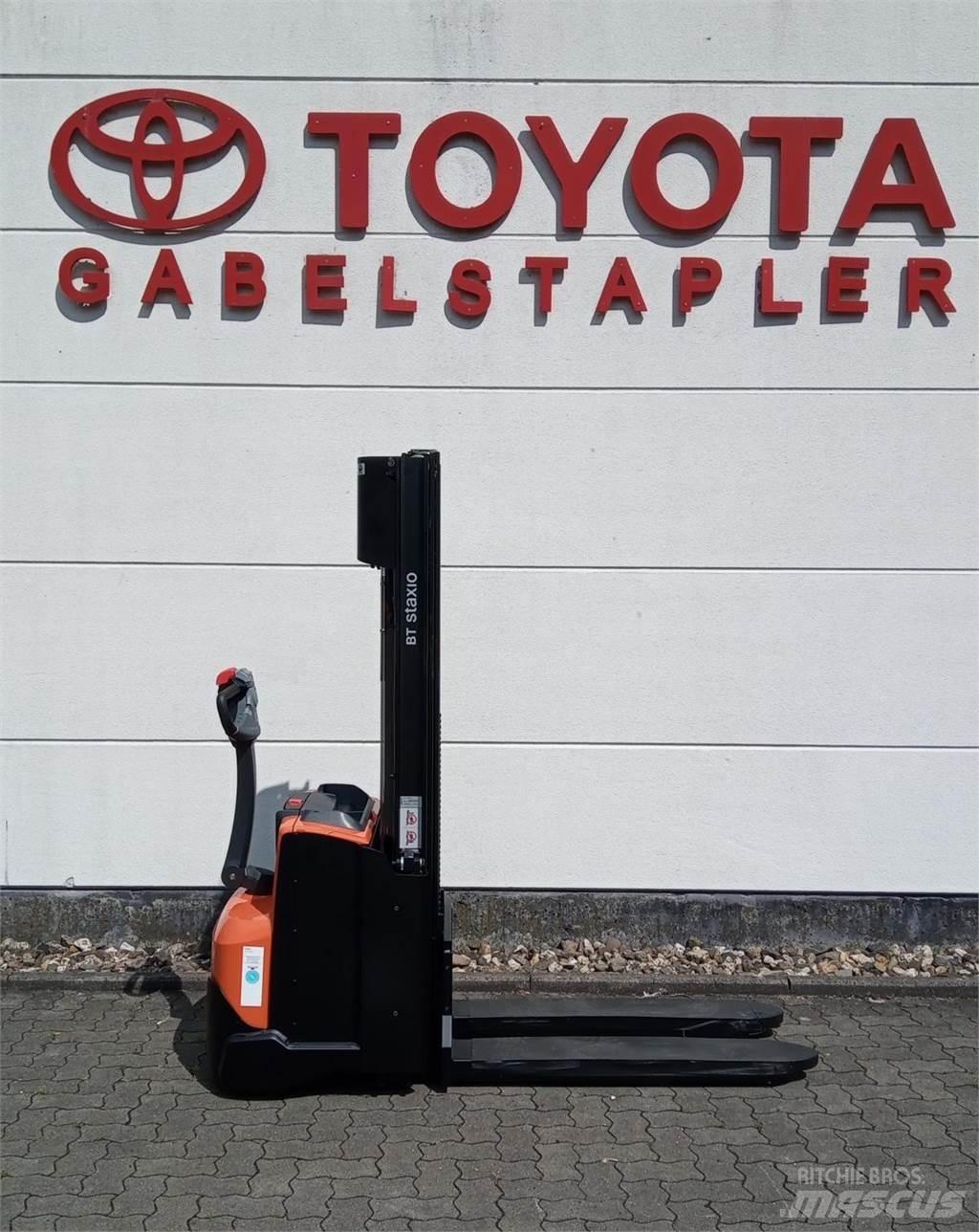 Toyota SWE140L 手推堆垛车