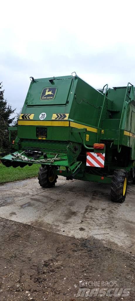 John Deere 2056HM 联合收割机
